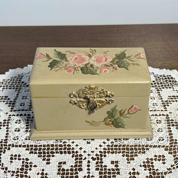Mid century pink roses wooden trinket box - Picture 1 of 10